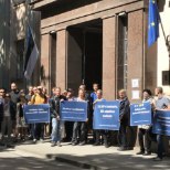 GALERII | 1% väike samm Eestile, suur samm teadusele: Tartus protestitakse teadusministeeriumi ees