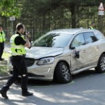FOTOD SÜNDMUSKOHALT | Tallinnas sai bussi ja sõiduauto kokkupõrkes 14 inimest vigastada, kaks kannatanut viidi haiglasse