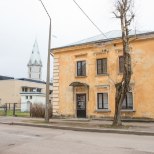 Narva ilusalongis abikaasa mõrvanud mehele mõisteti 18aastane vangistus
