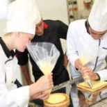 PEAKOKAD LÄHEVAD KOOLI: Eesti toidu kuu raames õpivad lapsed ala parimatega süüa tegema
