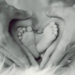 TRAAGILINE LUGU: surrogaatema suri teisele abielupaarile last sünnitades