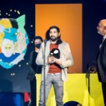 GALERII LÕPUTSEREMOONIALT | PÖFFi võitis draamakomöödia võõrahirmust, auhinnatud sai ka Eesti režissööri film
