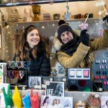 GALERII | Birgit ja Indrek Sarrap kauplevad jõuluturul: geniaalset müügitaktikat veel pole, aga õpime parimatelt