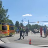 VIDEO SÜNDMUSKOHALT | Tallinna-Saku teel juhtunud kahe auto kokkupõrkes sai vigastada kuus inimest
