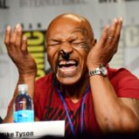VIDEO | Mike Tysoni rusikad on väledamad kui superkangelasel, aga juua ta ei oska