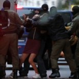 Valgevene pealinnas osales 10 000 naist meeleavaldusel. Politsei kasutas nende vastu räiget vägivalda