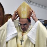 KOLETISED PREESTRIRÜÜ VARJUS: Prantsusmaa katoliku kiriku vaimulikud kuritarvitasid seksuaalselt sadu tuhandeid lapsi