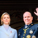 Leht: Monaco õukond varjab, et vürstinna Charlene oli surmasuus