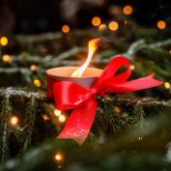 GALERII | Raekoja platsi jõulupuul süüdati esimene advendiküünal