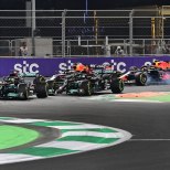 Hamilton võitis Saudi Araabia GP kahe punase lipu ja Verstappeni räpase manöövri kiuste