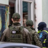 FOTOD | Kohvik Toormoor lubas piirangutest hoolimata klientidel kohapeal süüa-juua, omanikud keeldusid kohale tulnud politseile ust avamast