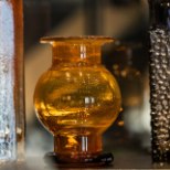Näituse  „Klaasimeistrid“ kuraator Anne Ruussaar: enim tõmbavad külastajaid Tarbeklaasi ja Lorupi vitriinid