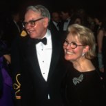 Miljardärist investeerija Warren Buffetti esimese abikaasa paljastus: ajaloo edukaim investor on eraelus suur kitsipung