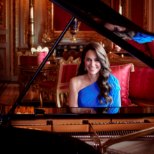VIDEO | Kas märkasite, et tulevane Briti kuninganna mängis Eurovisionil klaverit?