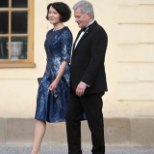 Soome presidendiproua pandi Rootsi kuninga troonijuubelil kantud kleidi eest häbiposti