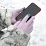 NAISTELEHE TEST | Millised nutikindad tulevad nutitelefoniga hõlpsalt toime, kuid hoiavad ka käed soojas?