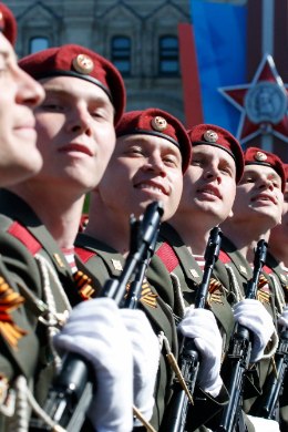 GALERII: kellele võidupüha, kellele euroopa päev – Venemaal toimub suur sõjaväeparaad