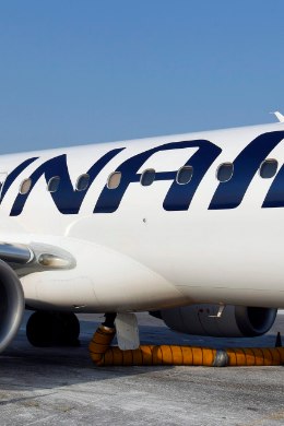 Finnairi lennukile sõitis Küprose lennuväljal sisse treppauto
