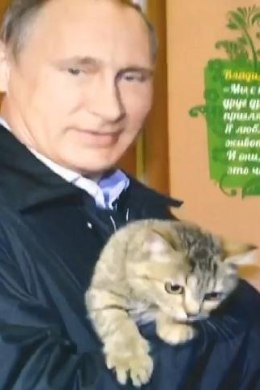 Putin kassiga, Putin lapsega, Putin kummiülikonnas ehk Ilmus Venemaa presidendi 2017. aasta kalender