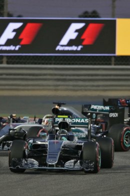 Rosberg võitis Bahreinis juba esimeses kurvis