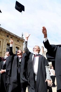 Oxfordi ülikool: ''õpilased, kes väldivad silmsidet võivad olla rassistid''