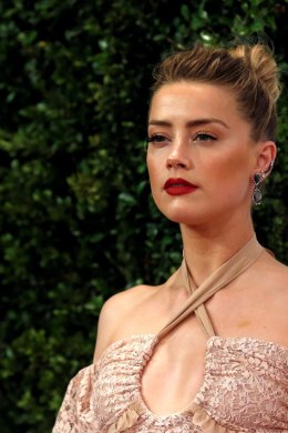 Amber Heard sai šoki: kehateisik teeb tema filmis puhast pornot!