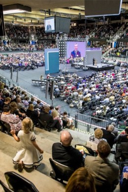 GALERII | Täna alanud Jehoova tunnistajate kokkutulekul on vene ja eesti keelele sama suurt rõhku pandud