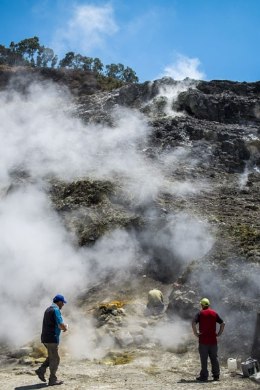 Itaalias sai surma vulkaanikraatrisse kukkunud perekond