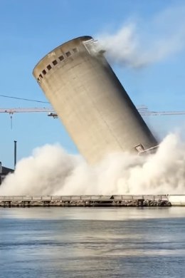 VIDEO | Taanis õhitud silotorn kukkus valele poole ja purustas kultuurikeskuse