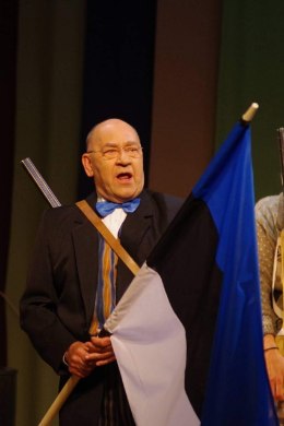 FOTOD | Eesti näitlejate tippkoosseis astub koos Keilas lavale Draamateatri etenduses „Isamaa pääsukesed“