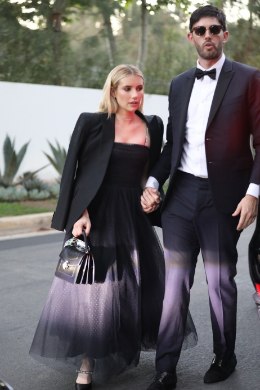 KOOSELU LÄBI? Emma Roberts saabus Paris Hiltoni pulma käsikäes võõra mehega