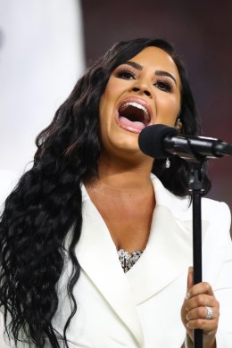Demi Lovato ei piira pärast üledoosi alkoholi ega kanepi kasutamist