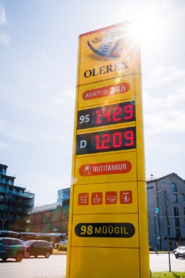 FOTOD | KOROONA TAANDUMISE KÕRVALNÄHT: kütusehinnad sihivad rekordit