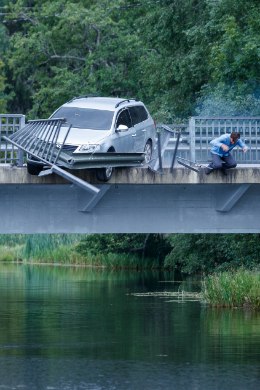 GALERII | Eestis käivad populaarse maffiaseriaali võtted: auto lendab sillalt alla!