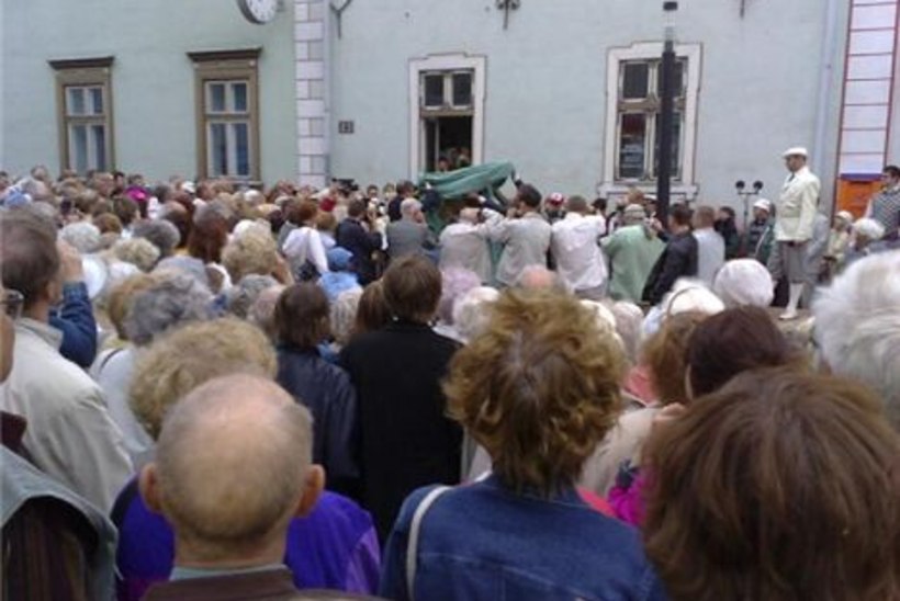 Täna avati Pärnus Jannseni kuju 