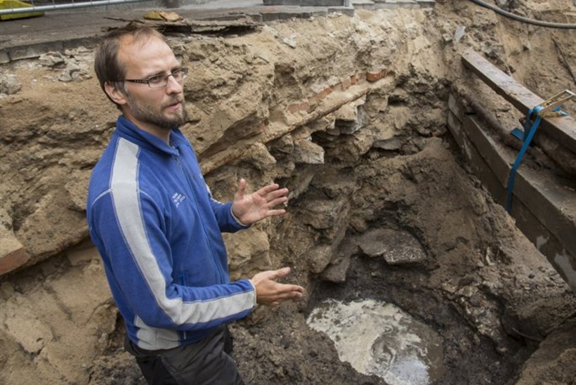 Arheoloog: Harju tänava kõige unikaalsemad leiud on puit- ja kivisillutis