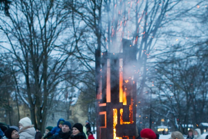 GALERII: tuleartistid ja kuuse põletamine Tallinnas