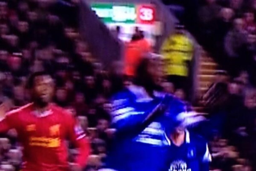 VIDEO: Evertoni jalgpallur libastus ja vigastas rängalt oma meeskonna mängijat