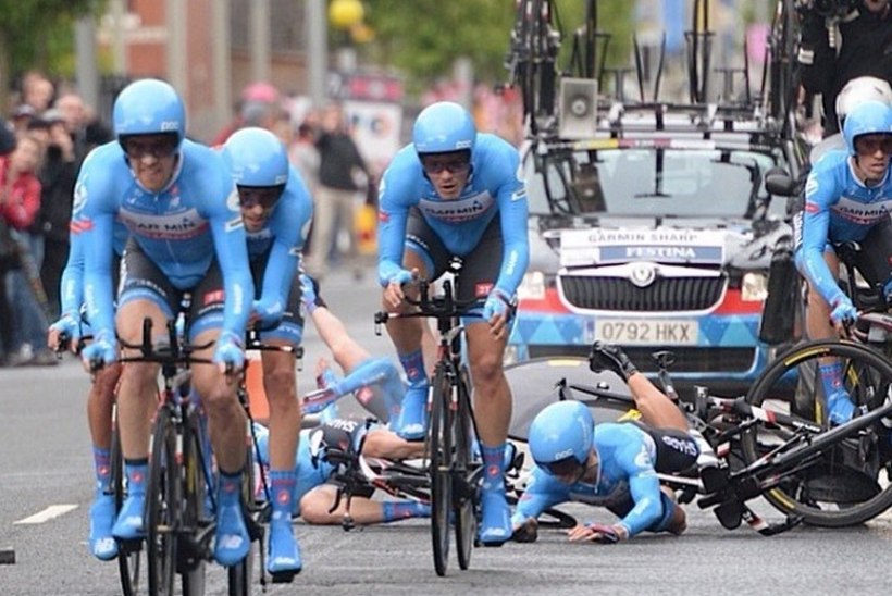 Giro d'Italia startis Põhja-Iirimaal, avaetapil murti üks rangluu