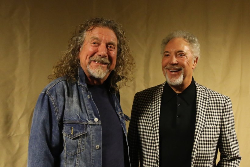 Tom Jones ja Robert Plant viskasid lava taga nalja