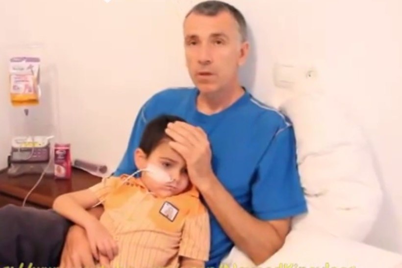 VIDEO: vanemad viisid salaja oma viieaastase ajukasvajat põdeva poja Suurbritannia haiglast minema ja lennutasid ta Hispaaniasse