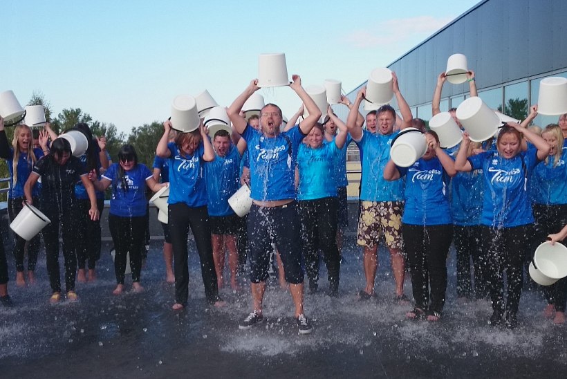 MEELEOLUKAD FOTOD: 40 Elisa töötajat kallasid endale üheskoos veeämbri pähe!
