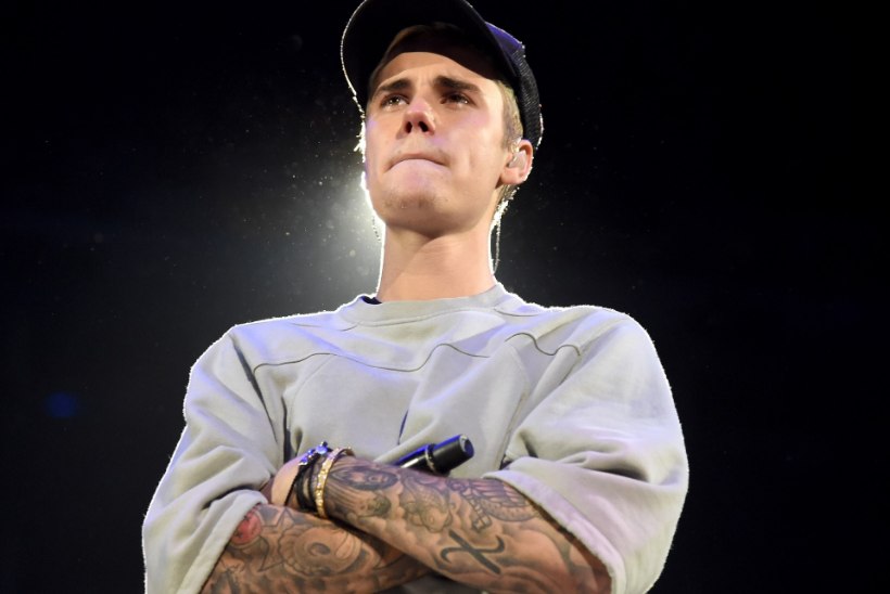 Justin Bieber leinab Pariisi terrorirünnakus hukkunud sõpra