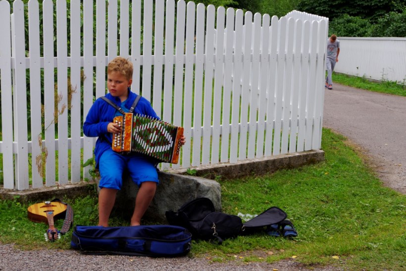 Kümneaastane poiss tänavamuusikuna Viru Folgil: "Kuue lauluga saab hakkama küll!"