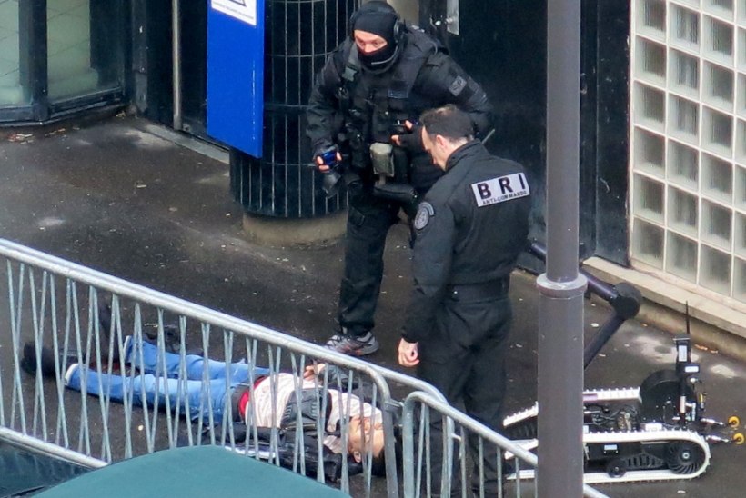 Pariisis lasti maha politseijaoskonna ründaja