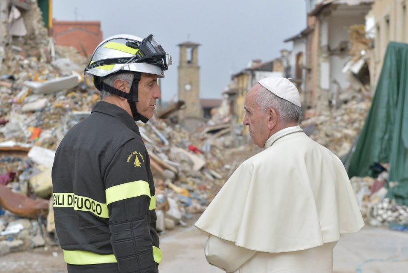 FOTOD | Paavst tegi üllatusvisiidi maavärinast räsitud Amatrice linna