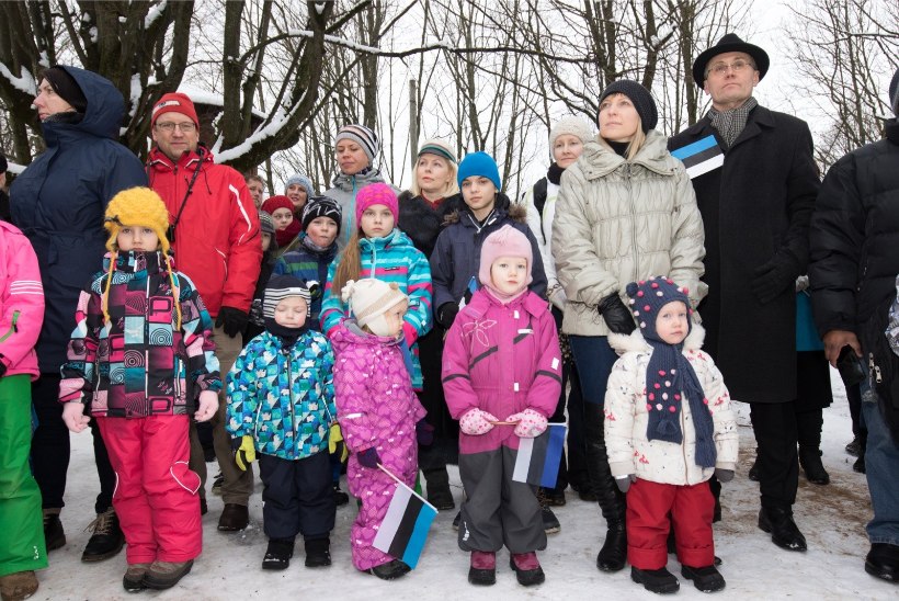 GALERII | Uut lipuplatsi plaaniv Tartu tervitas Eesti sünnipäeva aktuse ja lumesõjaga