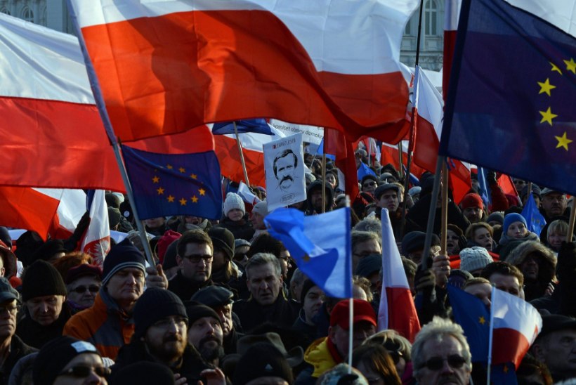 Poola opositsioon tuli tänavaile 