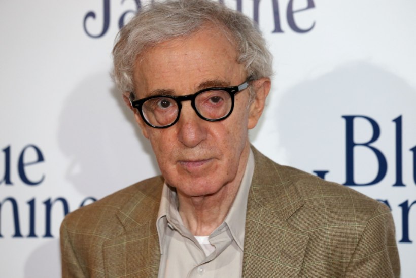 Woody Alleni kasutütar, kes süüdistas lavastajat pilastamises, ootab last