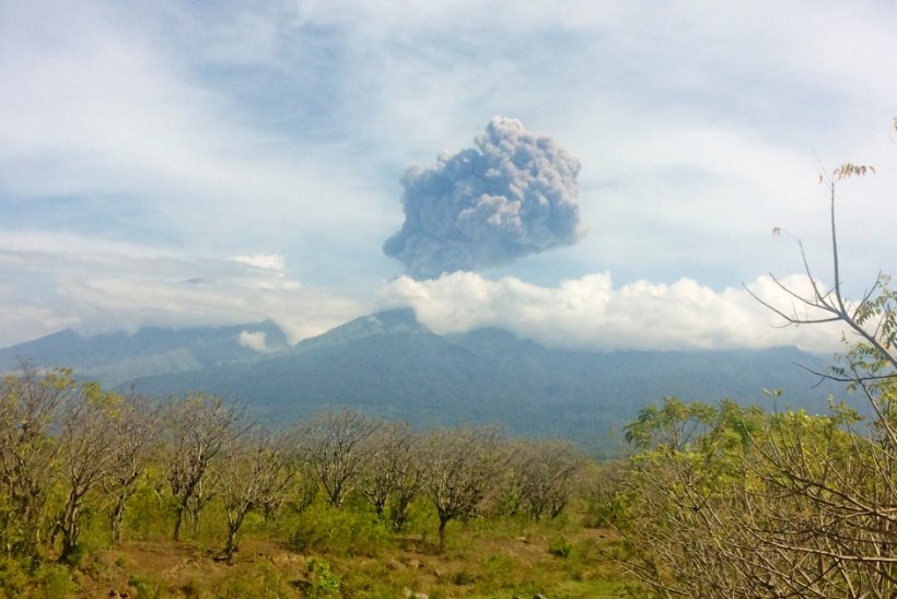 Indoneesias ägestus tulemägi, 400 turisti evakueeriti